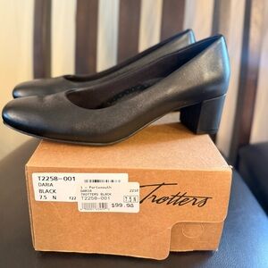 Trotters Daria Black Heels